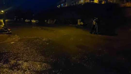 Tekirdağ'da sağanak sokakları dereye çevirdi