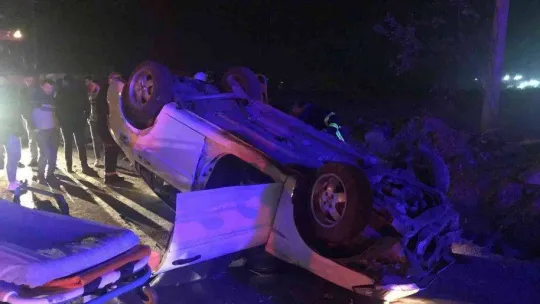 Tekirdağ'da trafik levhalarına çarpan otomobil takla attı: 3 yaralı