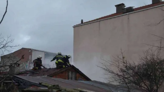 Tekirdağ'da yan yana 3 binada yangın