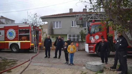 Tekirdağ'da yan yana 3 binada yangın