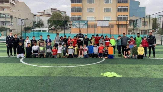 Tekirdağ'da yüzlerce öğrenci kış spor okulunda eğitim alıyor