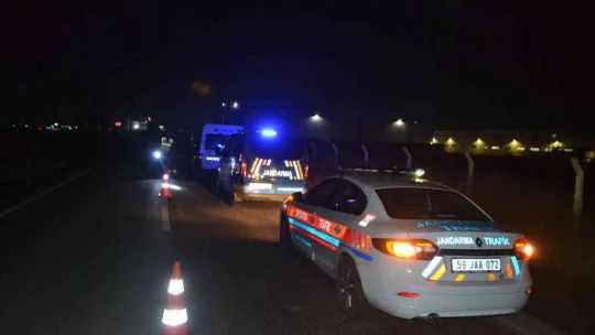 Tekirdağ işçi servisinin çarptığı yaya ağır yaralandı