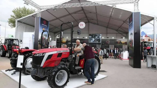 Teknolojik traktörler bu fuarda sergileniyor