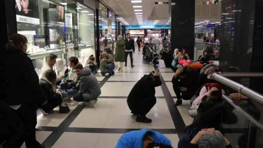 Telefonlara uyarı geldi, vatandaşlar 'Çök-Kapan-Tutun' yaptı