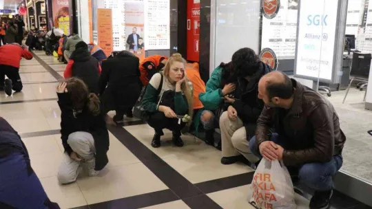 Telefonlara uyarı geldi, vatandaşlar 'Çök-Kapan-Tutun' yaptı