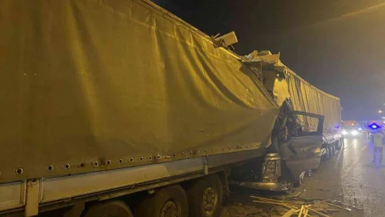 TEM'de 3 tır birbirine girdi: 1 ağır yaralı