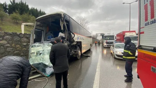 TEM'de aralarında işçi servisinin de bulunduğu zincirleme kaza