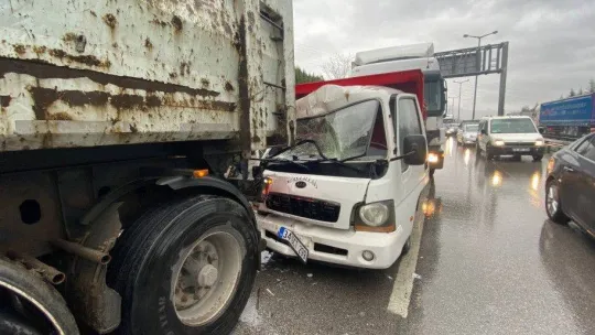 TEM'de aralarında işçi servisinin de bulunduğu zincirleme kaza