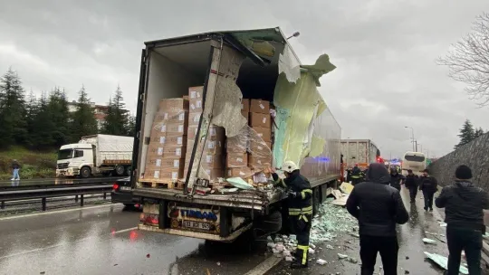 TEM'de aralarında işçi servisinin de bulunduğu zincirleme kaza
