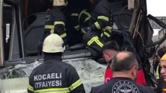 TEM'de aralarında işçi servisinin de bulunduğu zincirleme kaza