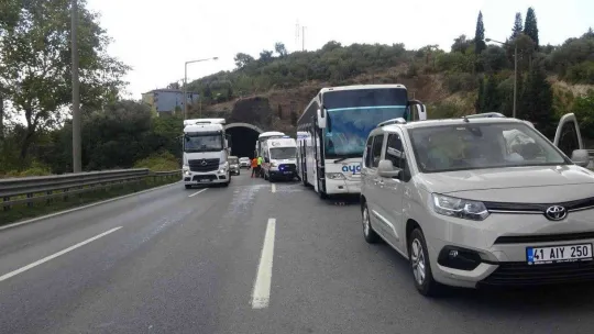 TEM'de otobüs kazası: Çok sayıda yaralı var