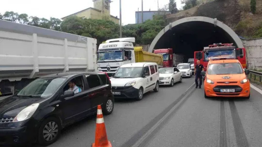 TEM'de otobüs kazası: Çok sayıda yaralı var