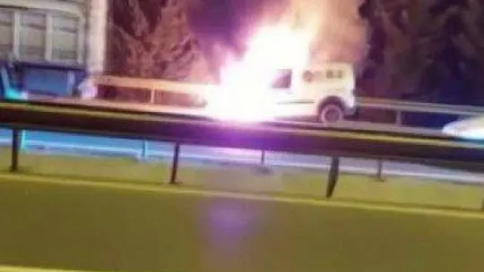 TEM'de yanan minibüs alev topuna döndü