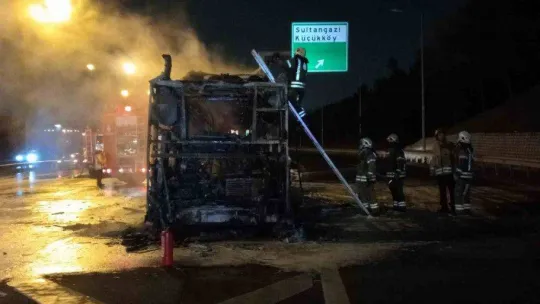 TEM Otoyolunda alev alev yanan İETT otobüsünde patlamalar meydana geldi