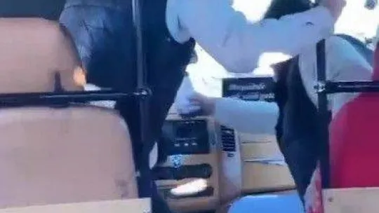 TEM otoyolunda minibüste 'seyir halindeyken şoför değişikliği' kamerada