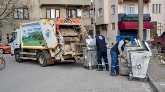 Temiz ve Güzel bir Biga için ekipler aralıksız çalışıyor