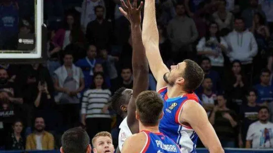 THY Euroleague: A. Efes: 82 - Olympiakos: 71