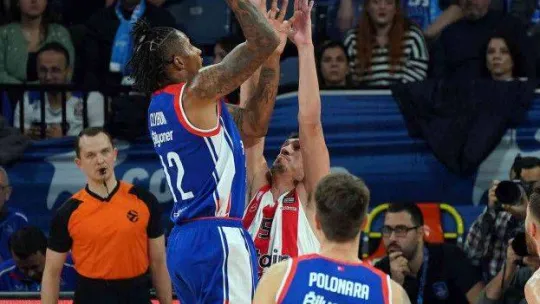 THY Euroleague: A. Efes: 82 - Olympiakos: 71