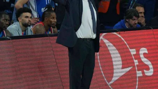 THY Euroleague: A. Efes: 82 - Olympiakos: 71