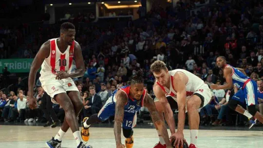 THY Euroleague: A. Efes: 82 - Olympiakos: 71