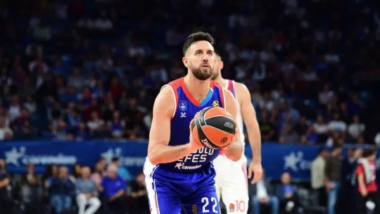 THY Euroleague: Anadolu Efes: 72 - Kızılyıldız: 59