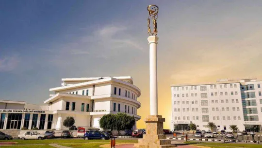 Times Higher Education'da Yakın Doğu Üniversitesi dünya sıralamasında