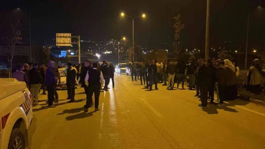 Tır, asker uğurlama konvoyundaki araçlara çarptı: 4 yaralı