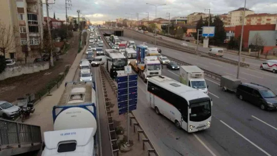 Tırın taşıdığı platform tünele sıkıştı, D-100 Ankara istikameti trafiğe kapandı