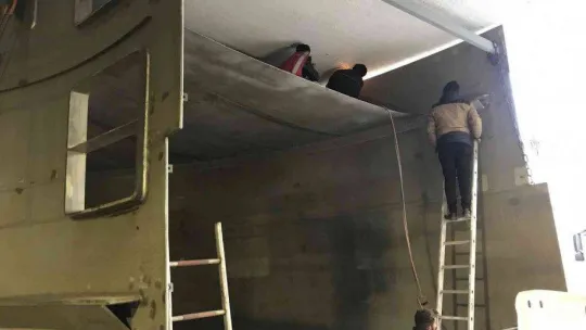 Tırın taşıdığı platform tünele sıkıştı, D-100 Ankara istikameti trafiğe kapandı