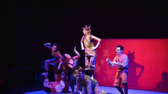 Tiyatro festivaline coşkulu veda