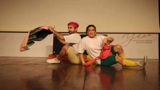 Tiyatro oyunun konukları bu kez minikler oldu