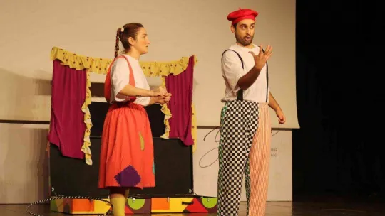 Tiyatro oyunun konukları bu kez minikler oldu