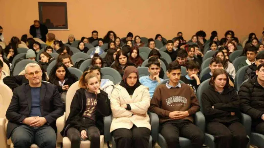 Tiyatrocular gençlere tecrübelerini anlattı