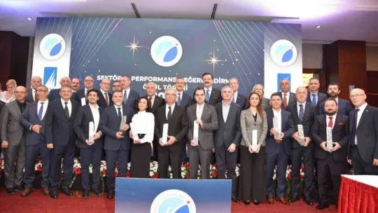 TOBB Başkanı Hisarcıklıoğlu: 'TOGG'un Avrupa'da test onayları geçiyor'