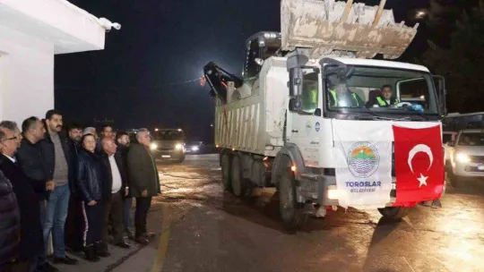 Toroslar Belediyesinden deprem bölgesine ekip ve iş makinesi desteği
