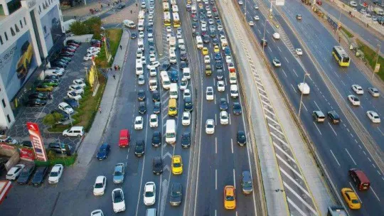 Trafiği tehlikeye atan motosiklet sürücülerine uyarı