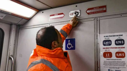 Trende yangın ve yolcu kurtarma tatbikatı gerçeğini aratmadı