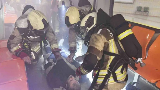 Trende yangın ve yolcu kurtarma tatbikatı gerçeğini aratmadı