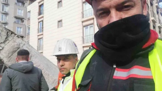 TTK Kandilli ekibi 2 kişiyi enkazdan kurtardı