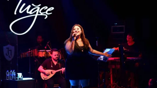 Tuğçe Kandemir hasta haliyle Bursa'da konser verdi