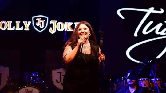 Tuğçe Kandemir hasta haliyle Bursa'da konser verdi