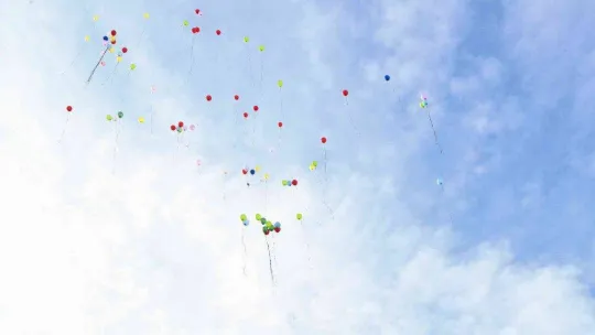 Tüm balonlar bugün onlar için gökyüzüne bırakıldı