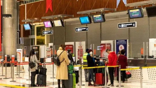 Turizm merkezlerindeki havalimanlarında yazın 32 milyon 440 bin yolcuya hizmet verildi