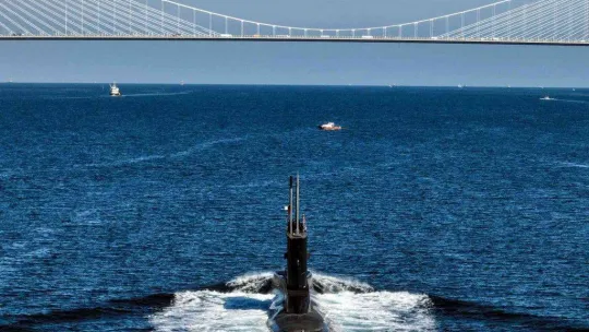 Türk denizaltısının Boğaz'dan geçişi dron ile görüntülendi