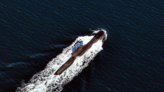 Türk denizaltısının Boğaz'dan geçişi dron ile görüntülendi