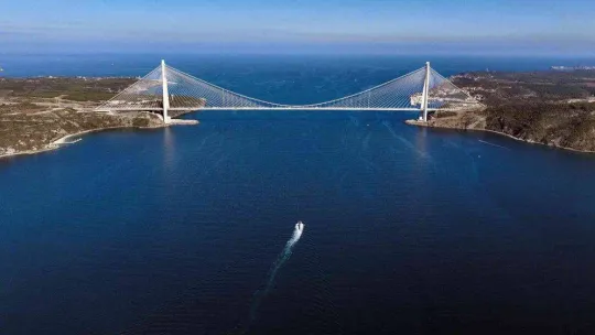 Türk denizaltısının Boğaz'dan geçişi dron ile görüntülendi