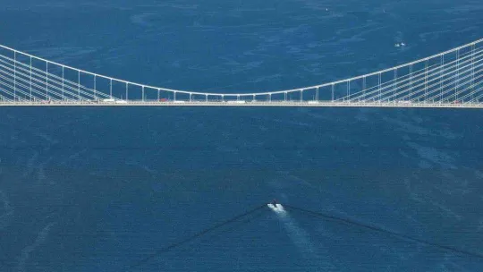 Türk denizaltısının Boğaz'dan geçişi dron ile görüntülendi