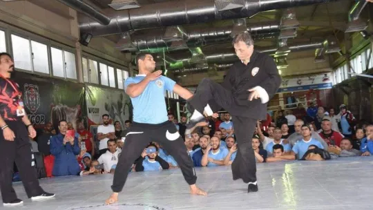Türk dövüş ustası Sijo Yüksel Yılmaz, Kahire'de hünerlerini sergiledi