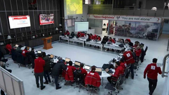 Türk Kızılay, depremzedelere destek olmak için tüm ekiplerini seferber etti