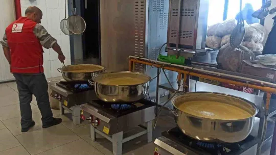 Türk Kızılay, depremzedelere destek olmak için tüm ekiplerini seferber etti